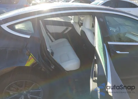 2018 Tesla Model 3 Long Range/Performance z USA, uszkodzony, nr VIN 5YJ3E1EBXJF170559